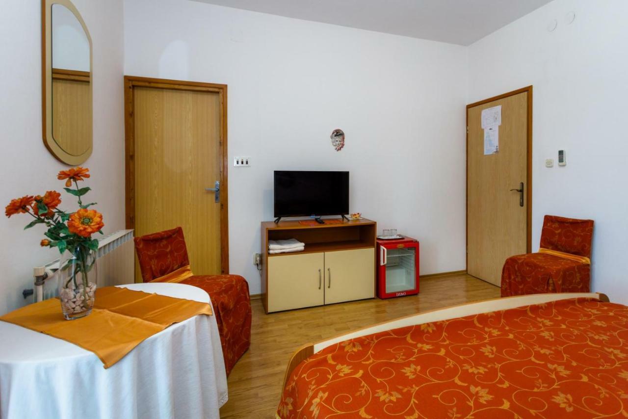 Rooms Mimi Krk Town Extérieur photo